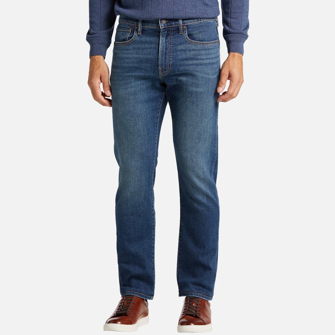 https://image.menswearhouse.com/is/image/TMW/TMW_22ZA_51_LUCKY_BRAND_JEANS_MEDIUM_WASH_MAIN?imPolicy=pdp-mob-2x
