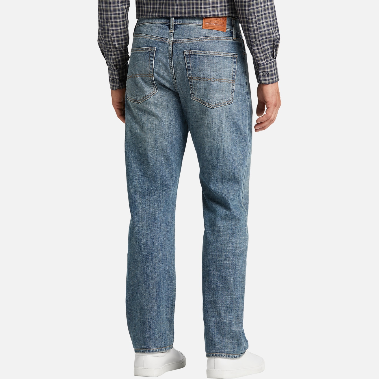 https://image.menswearhouse.com/is/image/TMW/TMW_22ZC_53_LUCKY_BRAND_JEANS_DARK_WASH_ALT1?imPolicy=pdp-mob-2x