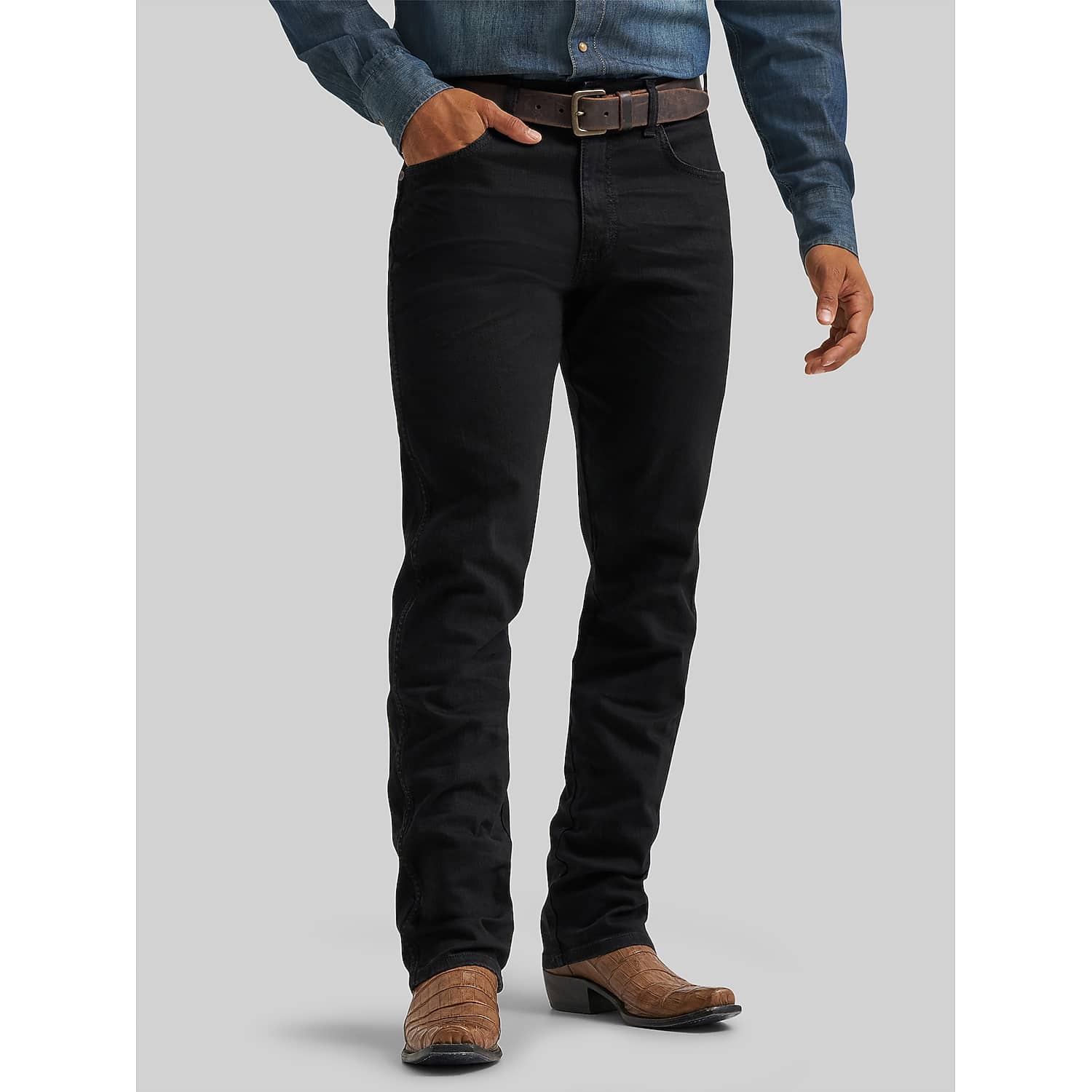 Wrangler Men’s Retro Slim Fit Straight Leg Jeans in Blackwell Blue – Classic Western Denim for Everyday Wear, 32W x 32L