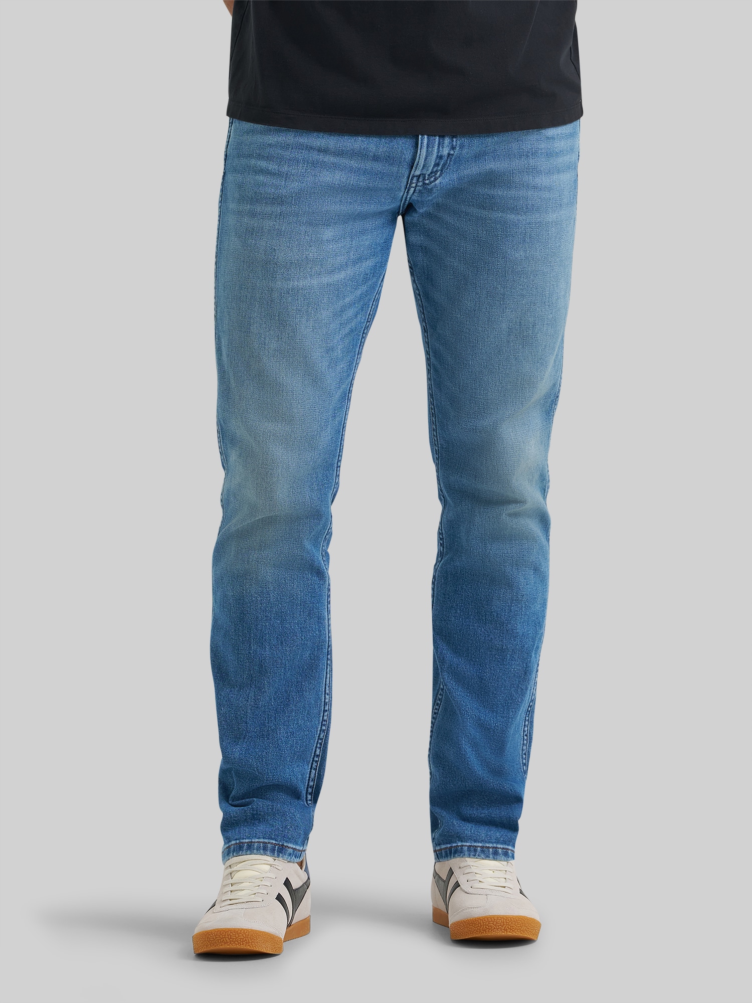 Wrangler Greensboro Regular Fit Straight Jeans In Blue