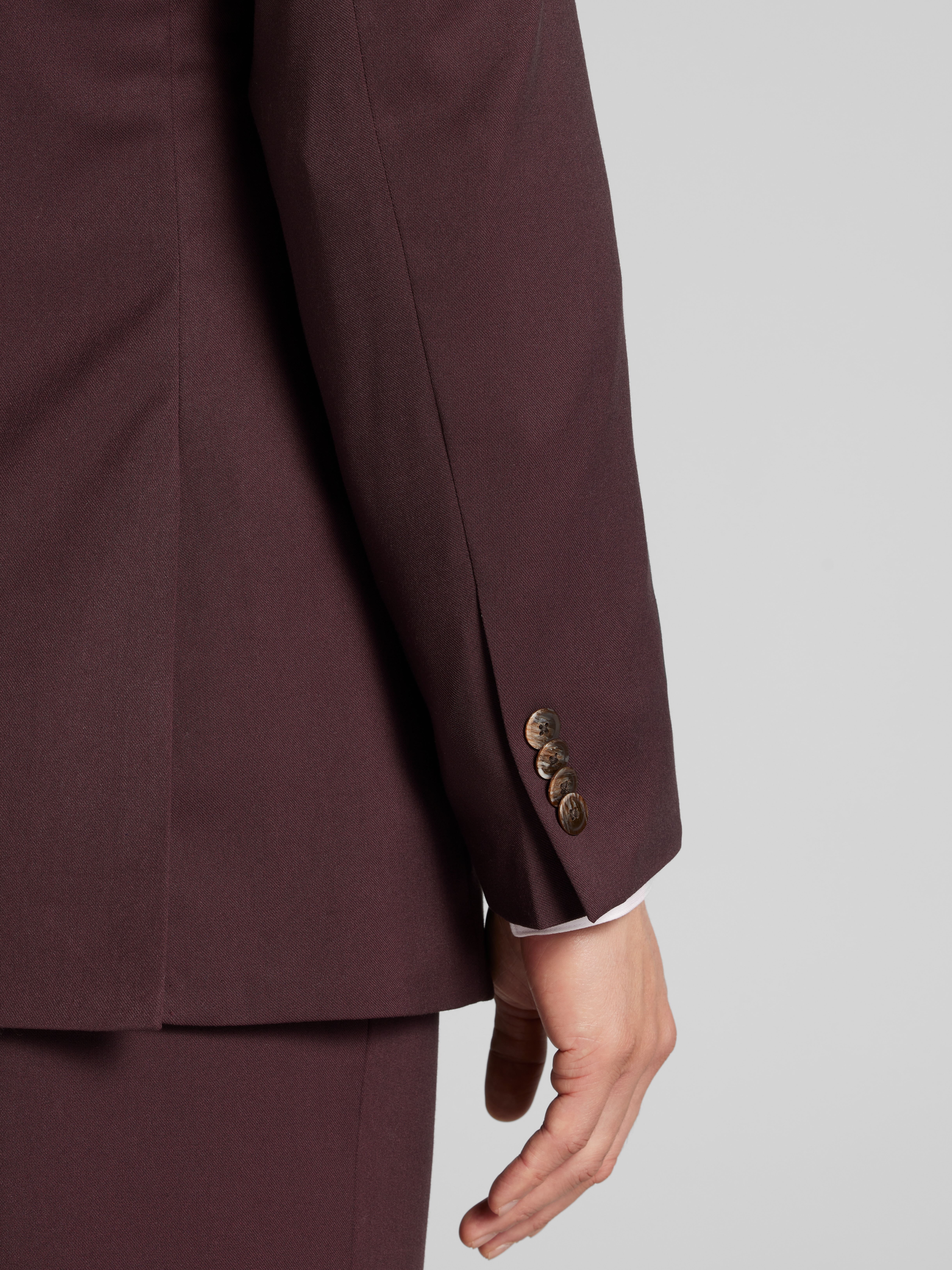 Modern Fit Solid Suit