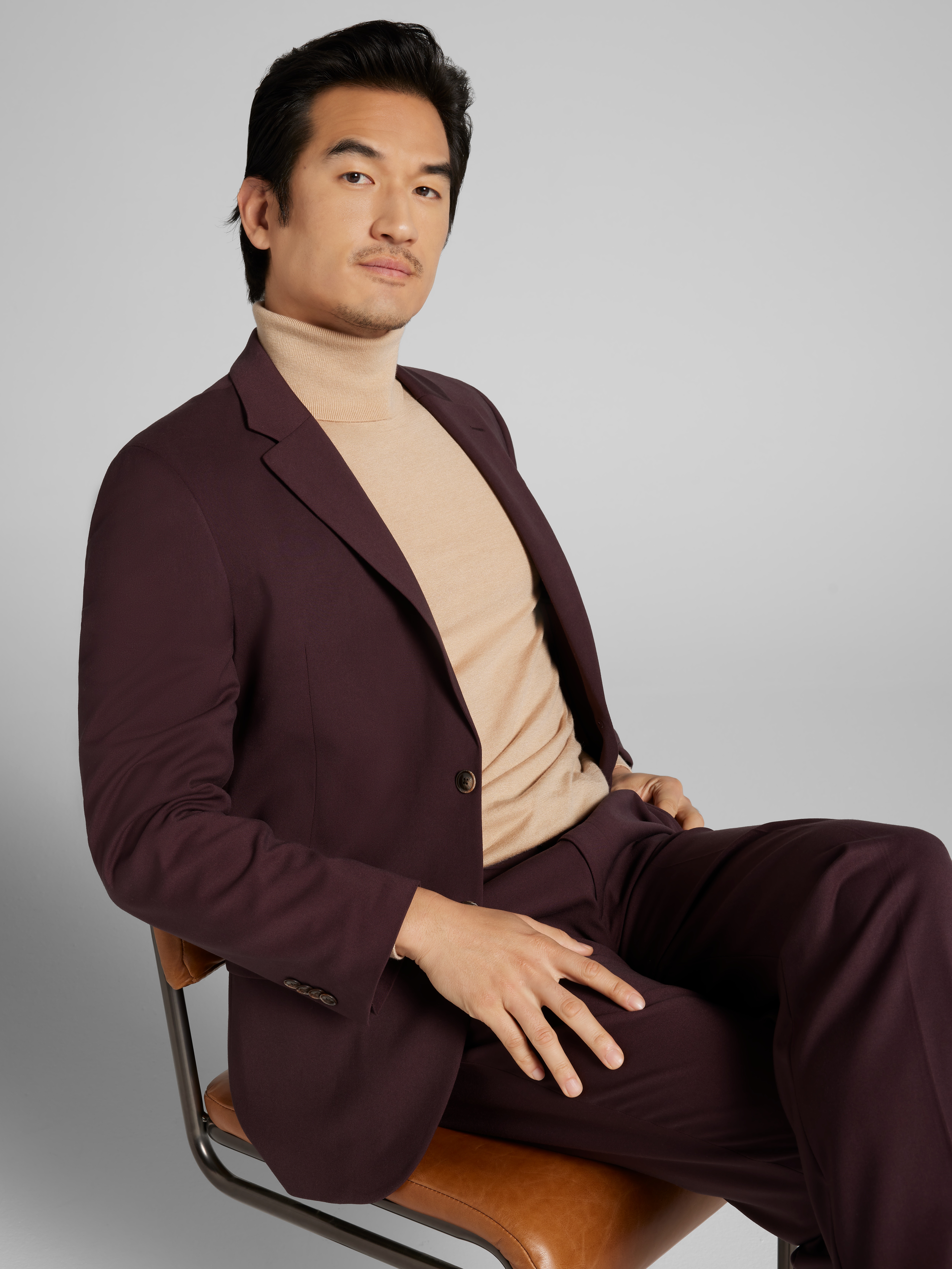 Modern Fit Solid Suit