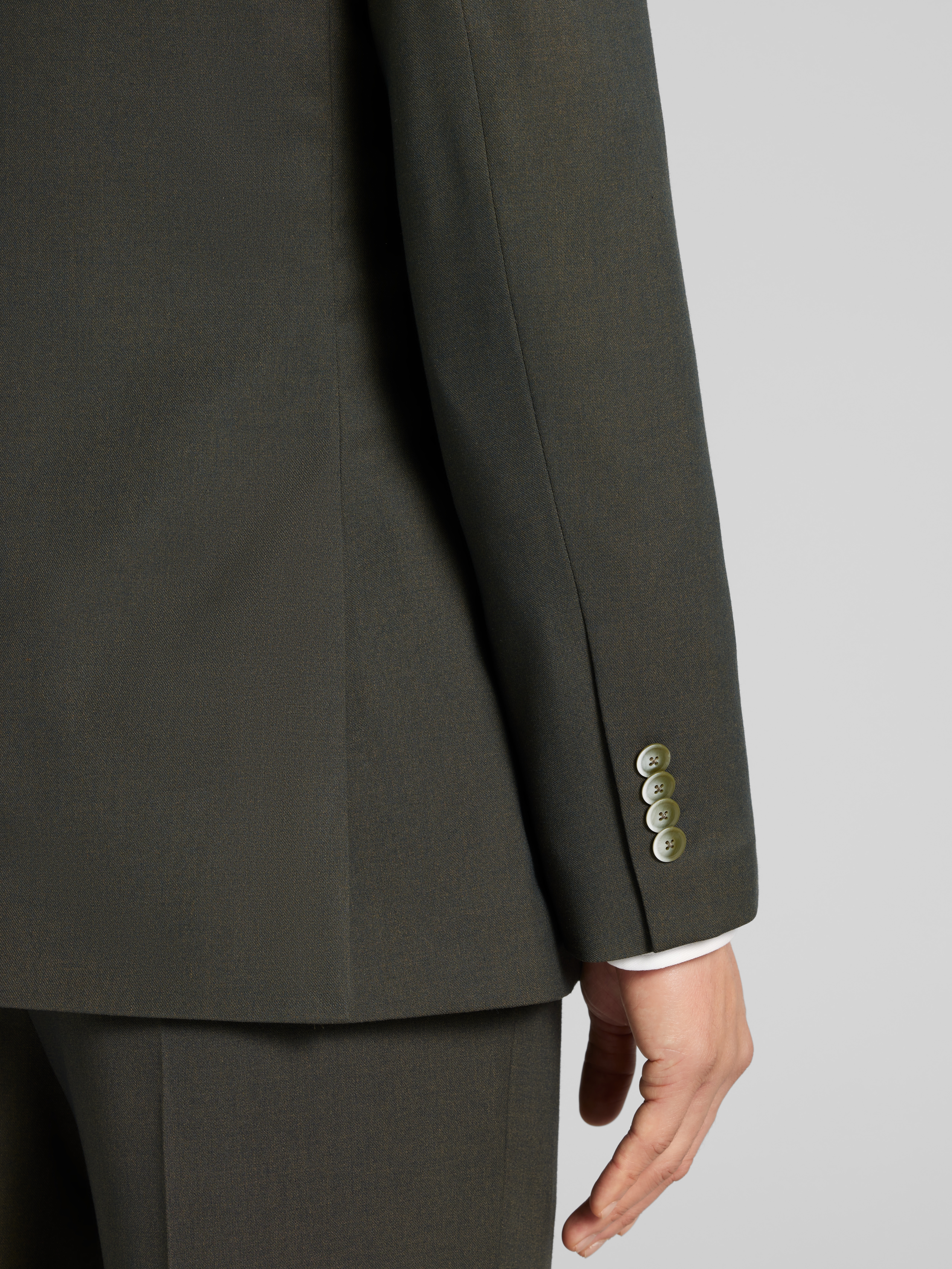 Modern Fit Solid Suit