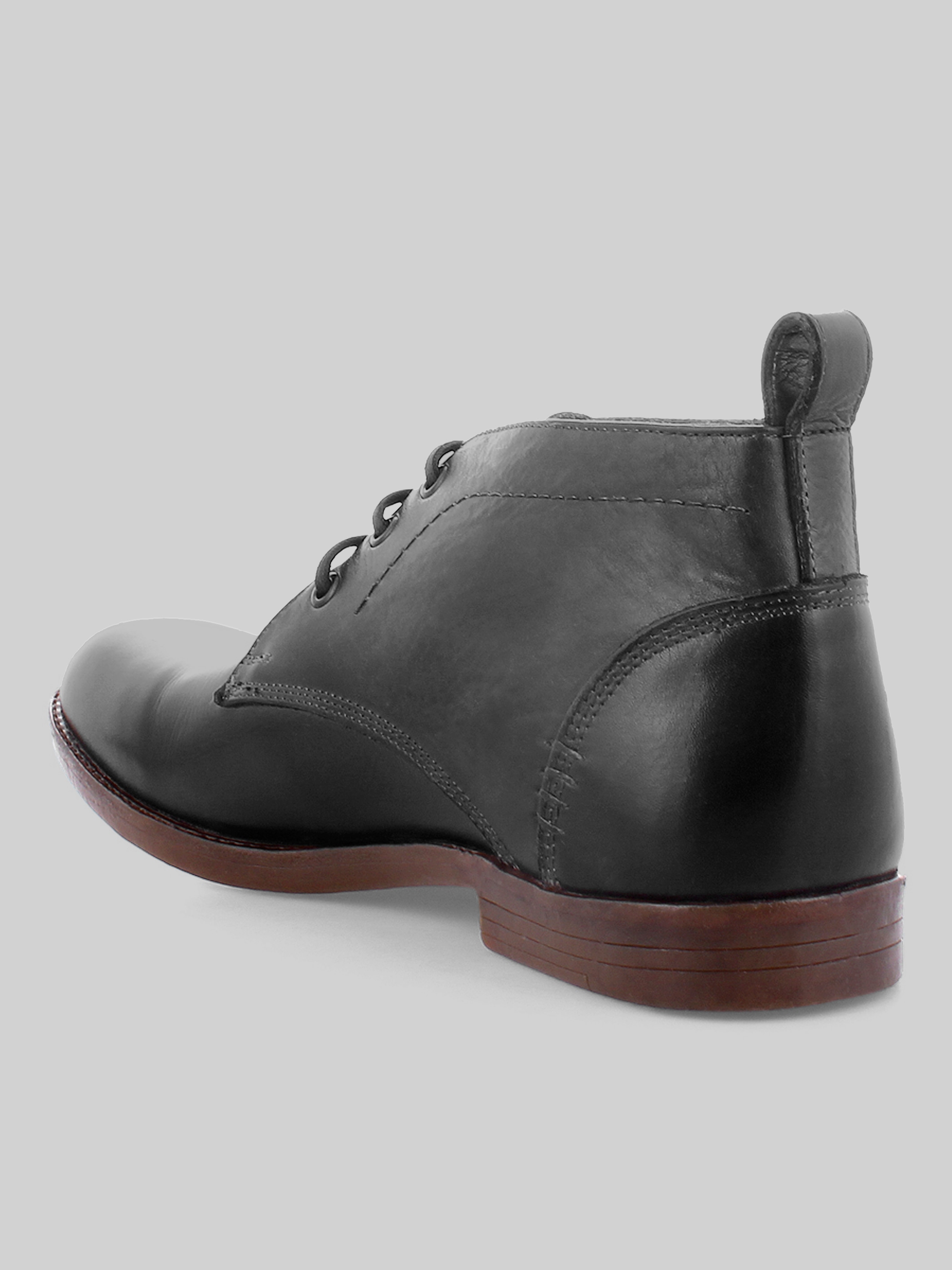 Illiad Leather Lace-Up Chukka Boots