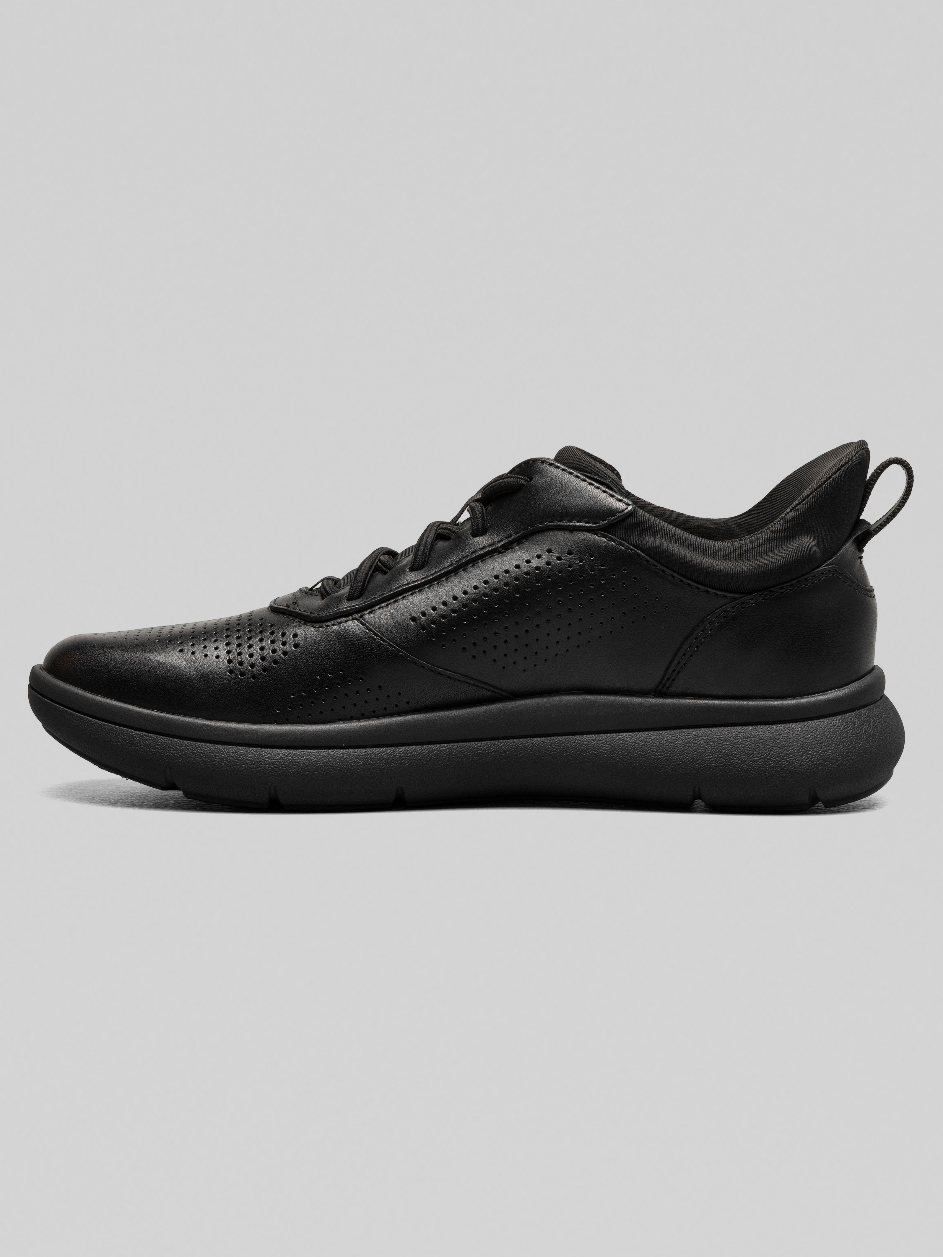Fleet Perforated Toe Elastic Lace Sneaker