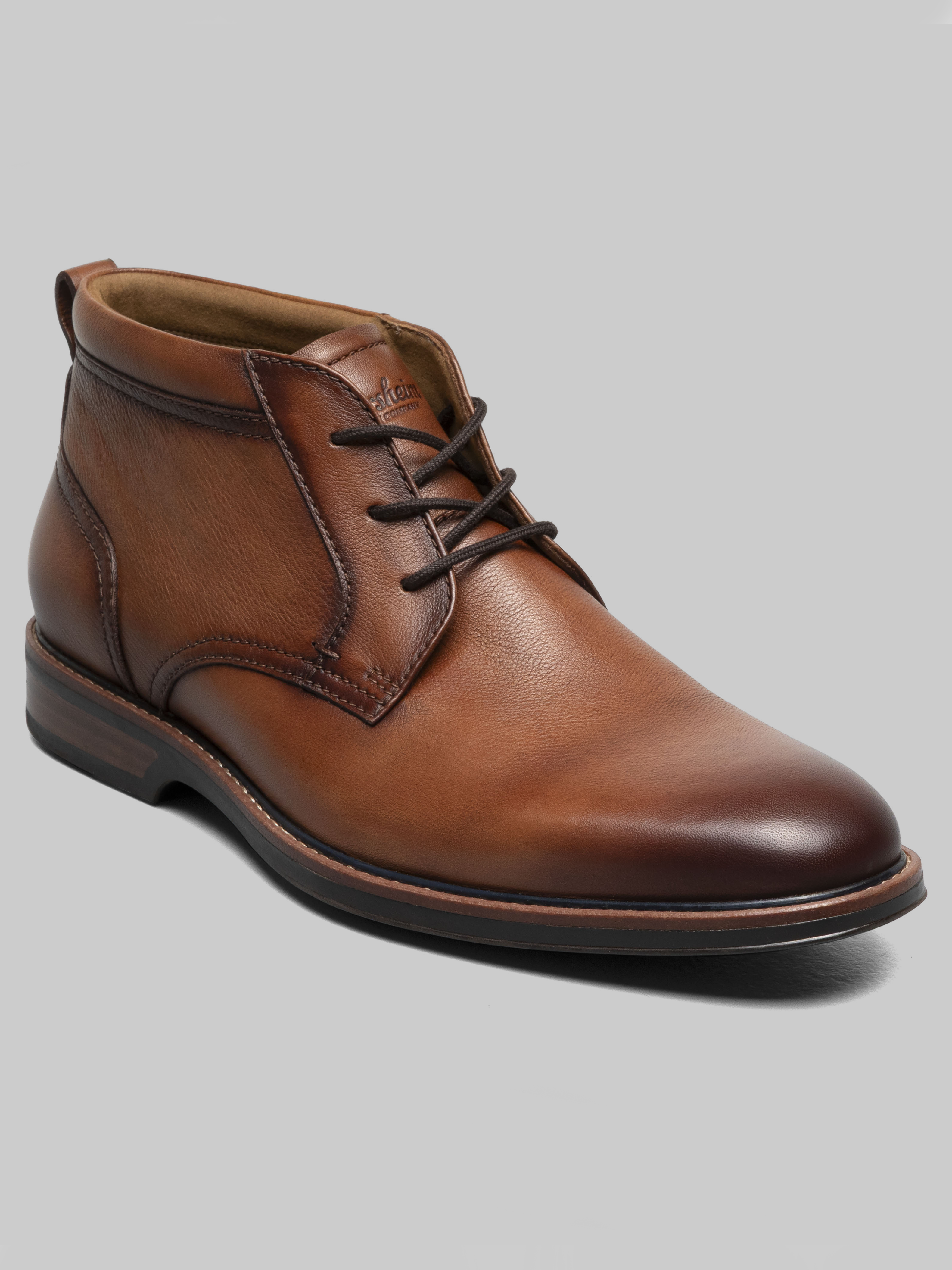 Traveler Plain Toe Chukka Boots