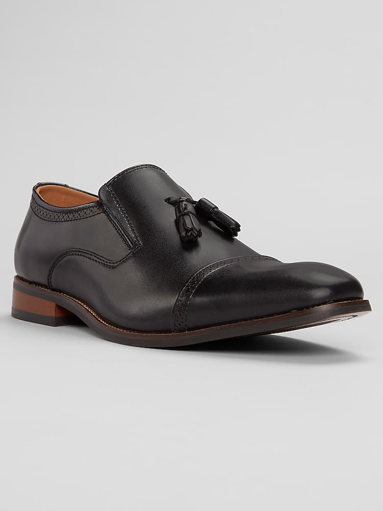 black cap toe dress shoes Leather Oxford for Tall Men in this versatile shoe looks right at home in the office and on the weekend La Milano Tobias Cap Toe