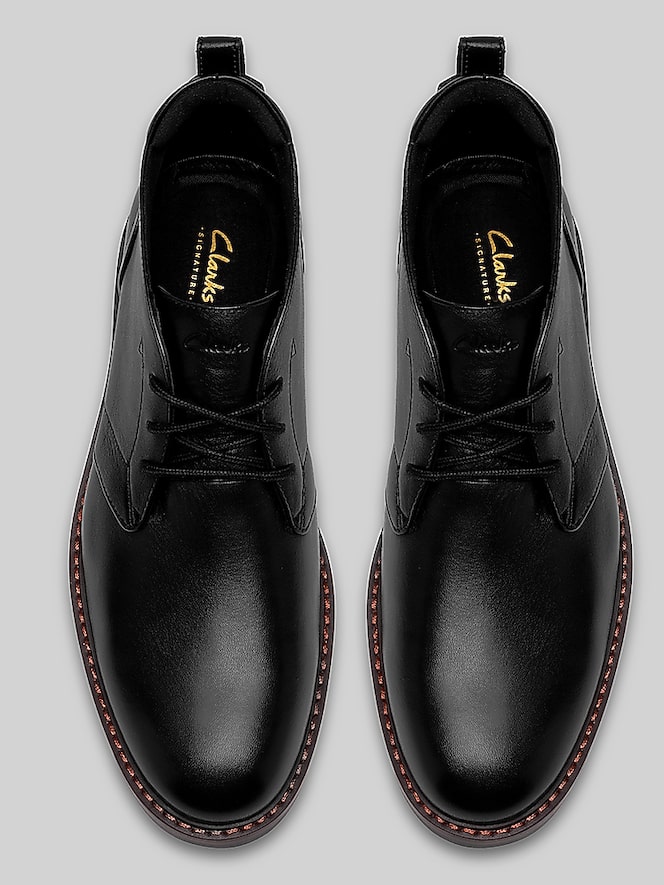 Clarks Aldwin2 Plain Toe Chukka Boot