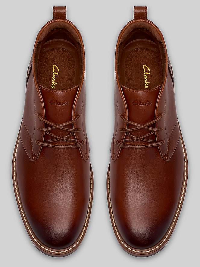Clarks Aldwin2 Plain Toe Chukka Boot