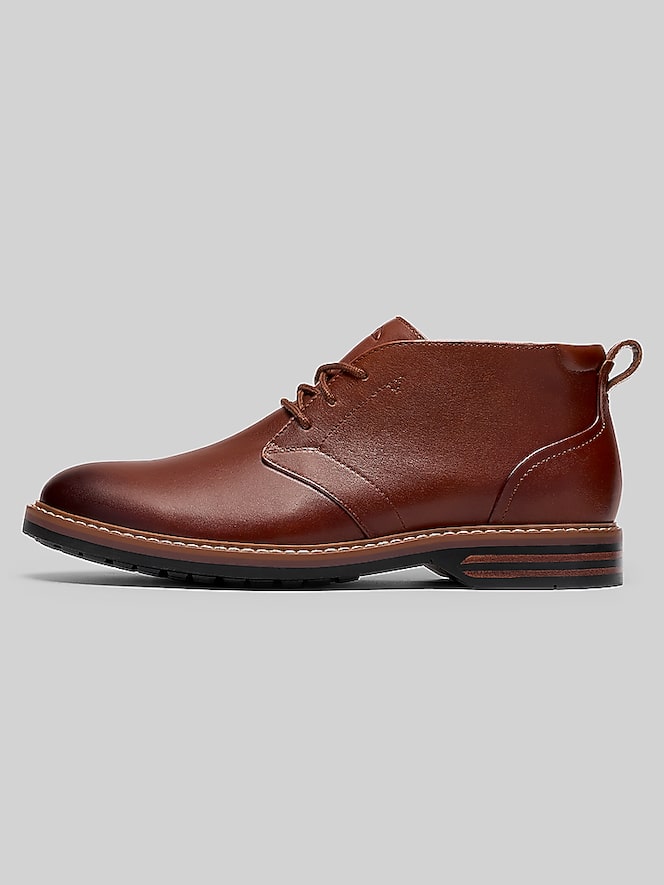 Clarks Aldwin2 Plain Toe Chukka Boot