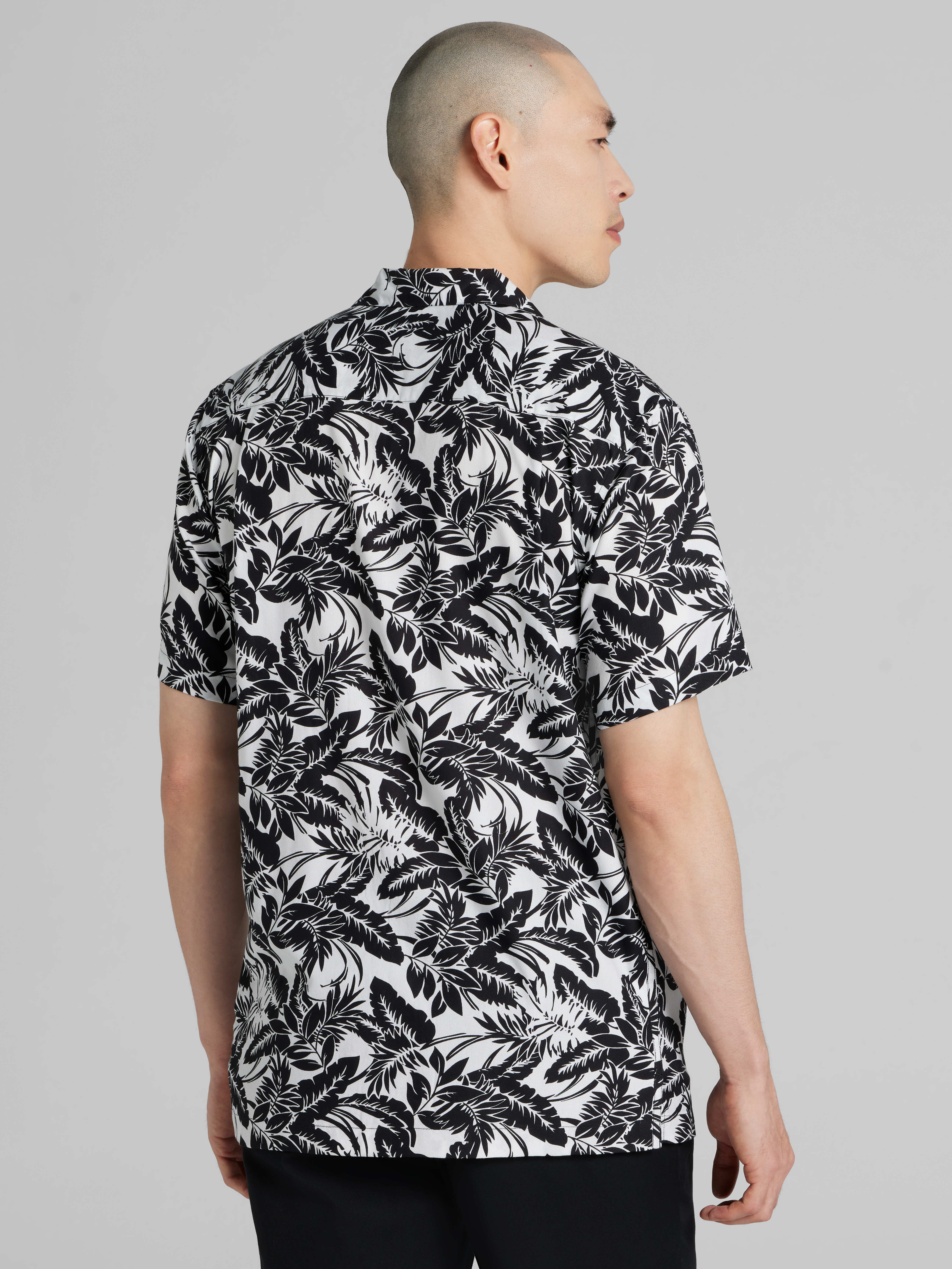 Modern Fit Hawaiian Floral Camp Shirt