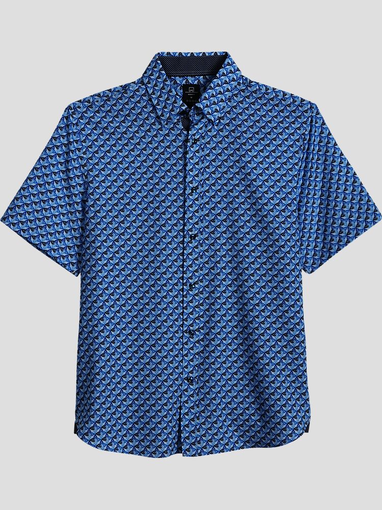 How should a men's short sleeve casual shirt fit?