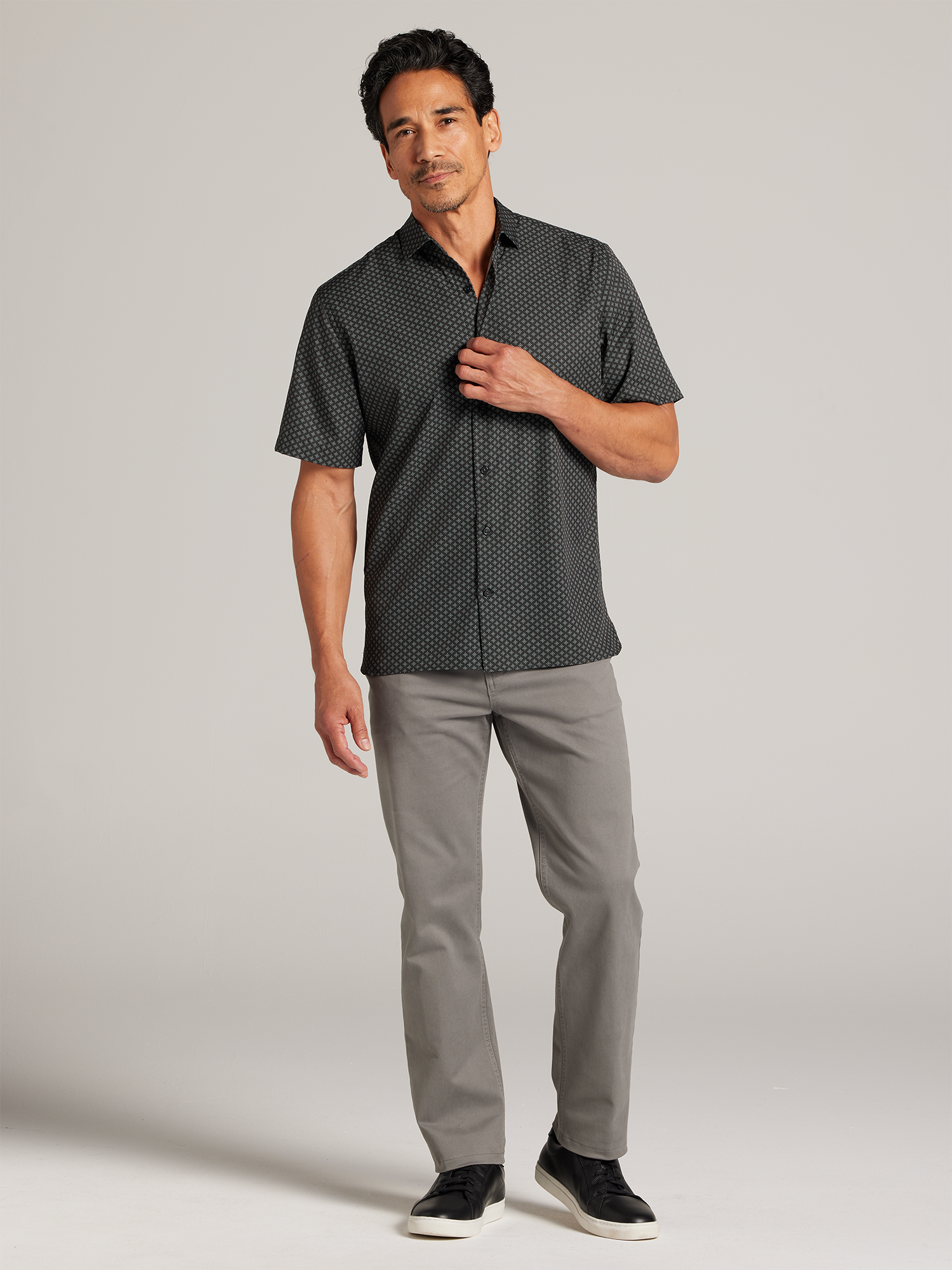 CHILLFLEX Modern Fit 4-Way Stretch Short Sleeve Button Up Shirt
