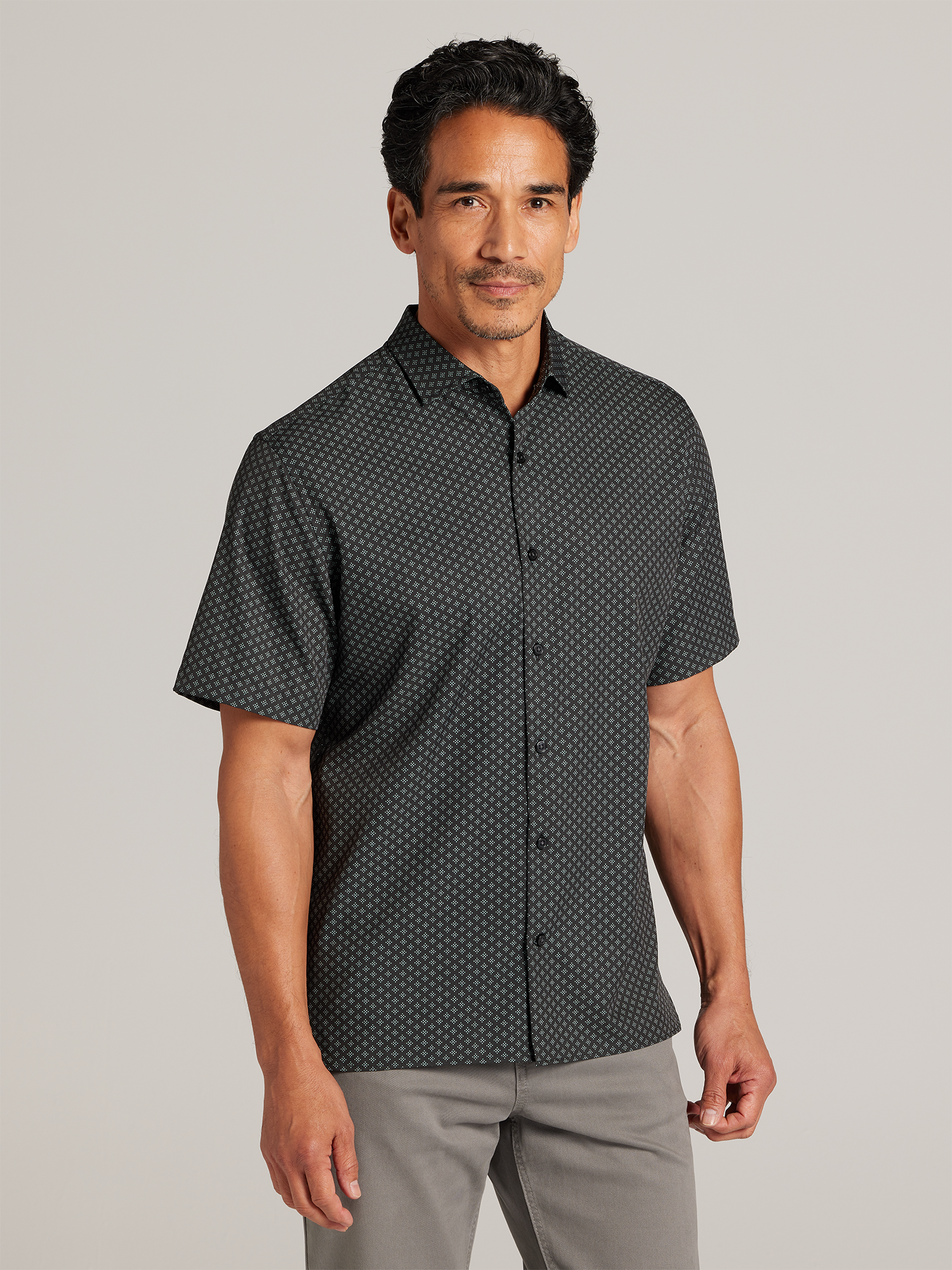 CHILLFLEX Modern Fit 4-Way Stretch Short Sleeve Button Up Shirt