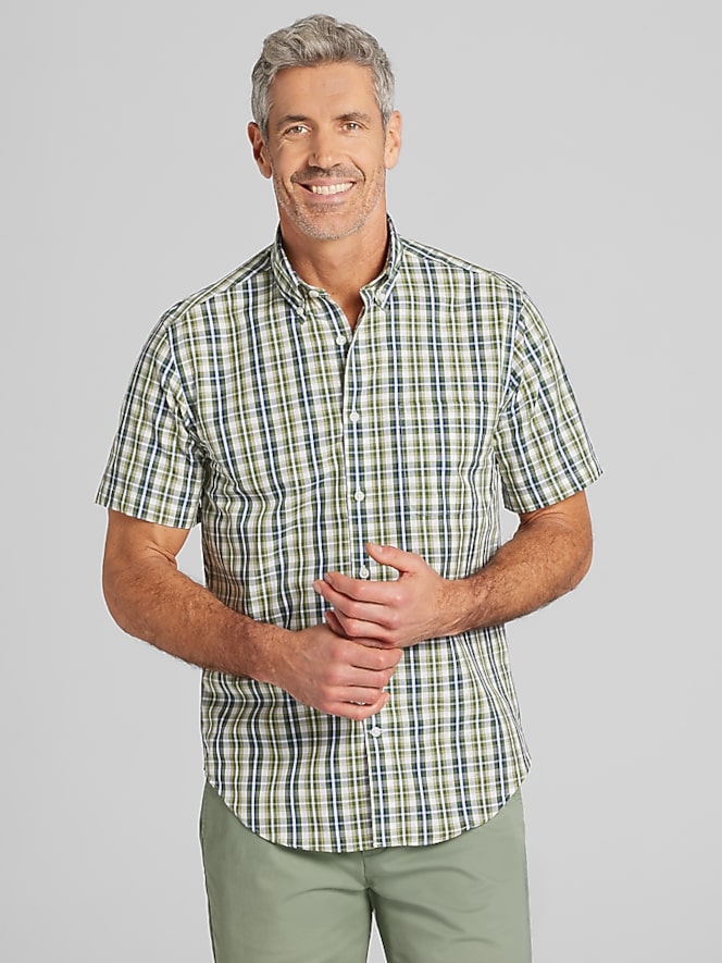 Wilke-Rodriguez Modern Fit Plaid Short Sleeve Button Up Shirt