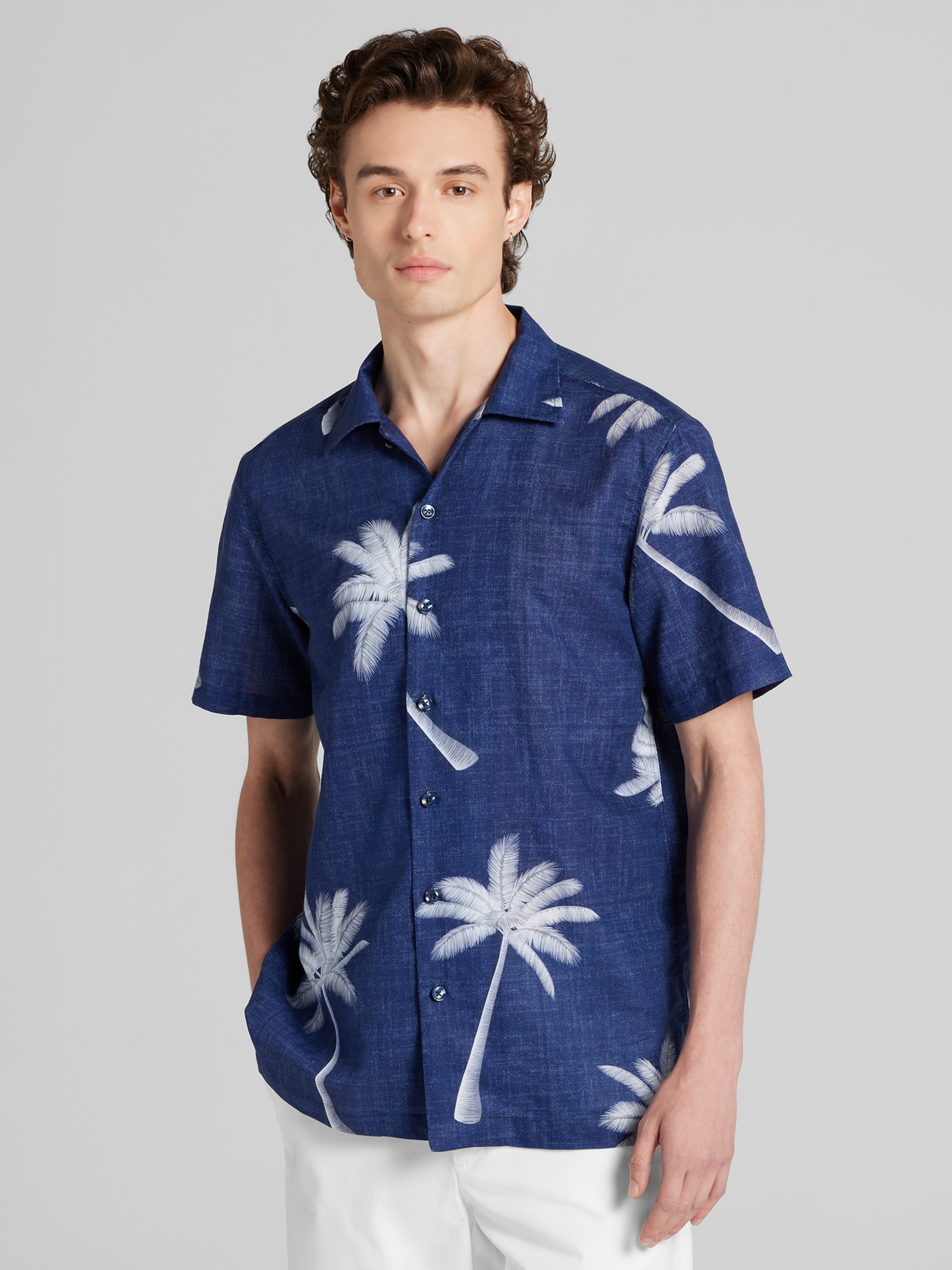 Modern Fit Resort Palm Tree Short-Sleeve Woven Button Up Shirt