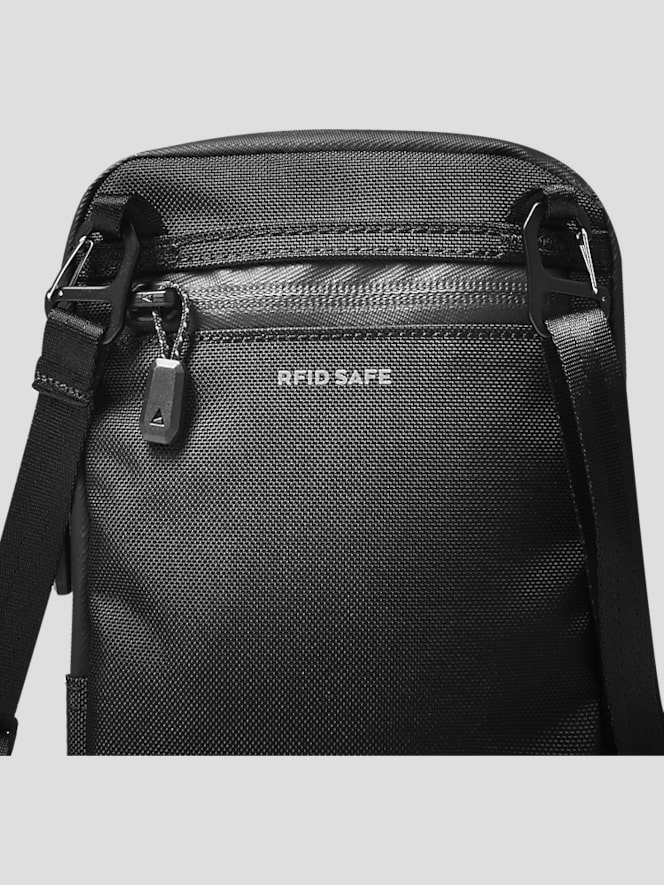 Nomatic Accessory Pouch with RFID-Blocking
