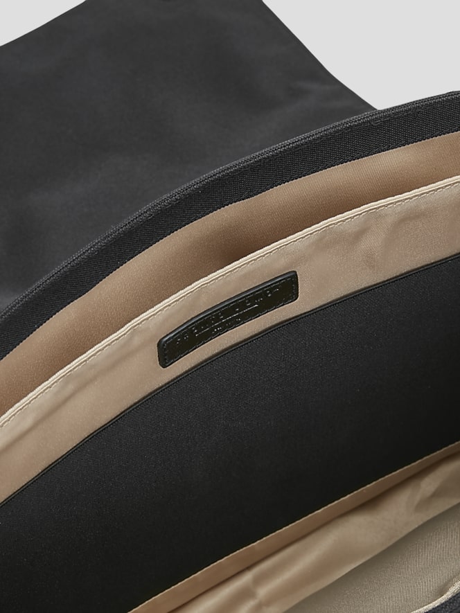 Pronto Uomo Slim Leather Messenger Bag