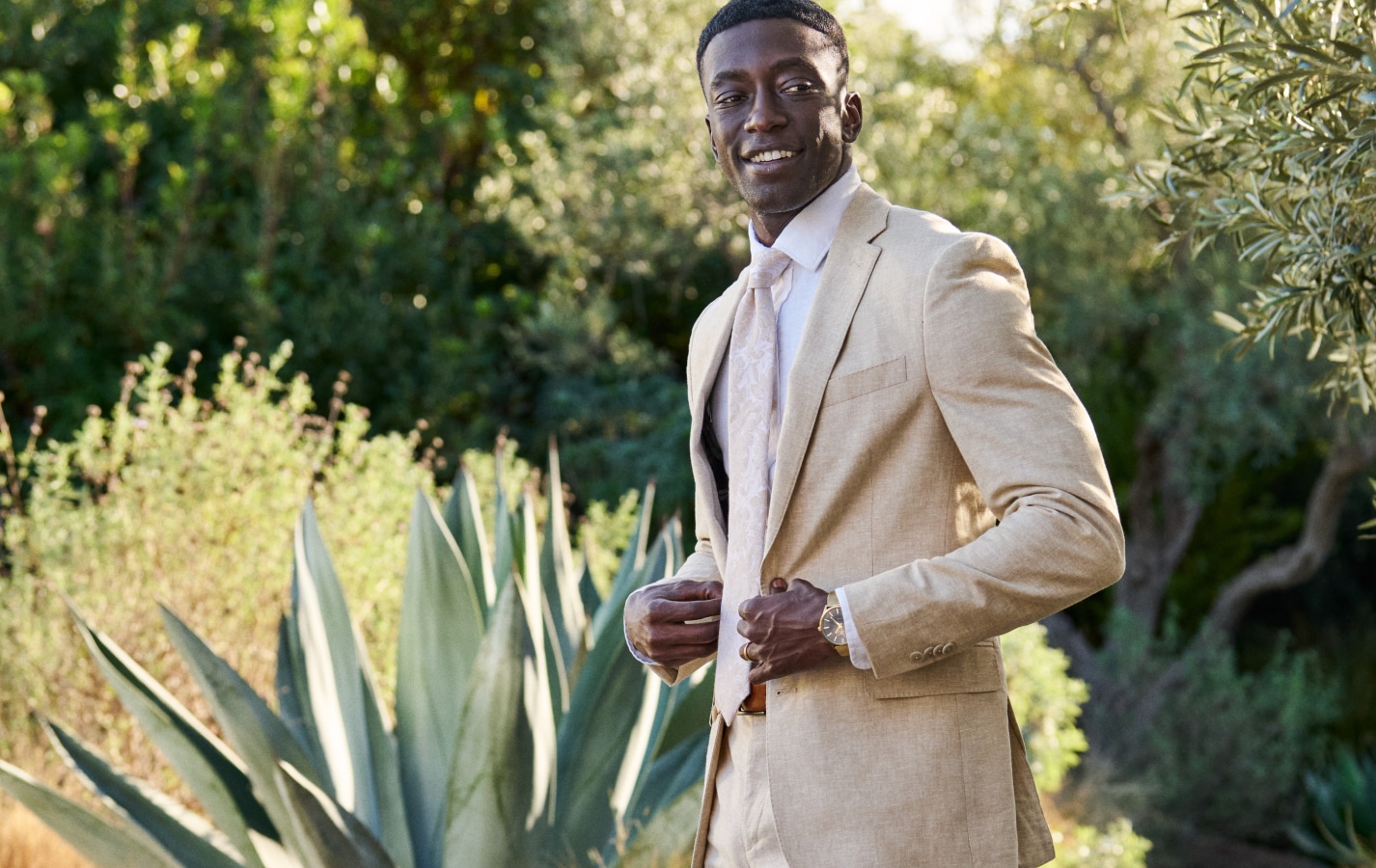 Weekend sale. Suits 25 percent off. Shop the weekend sale.