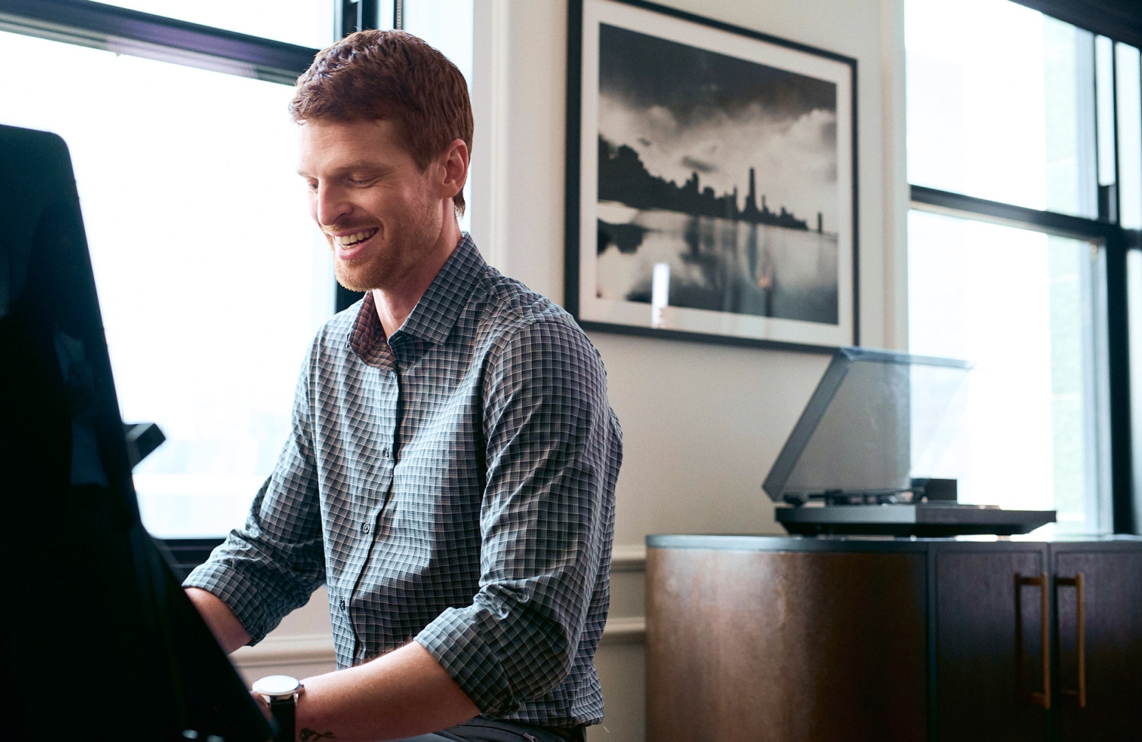 Man wearing a Chillflex dress shirt