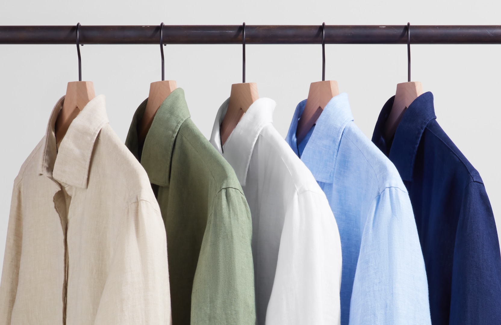 Man wearing a linen shirt outdoors